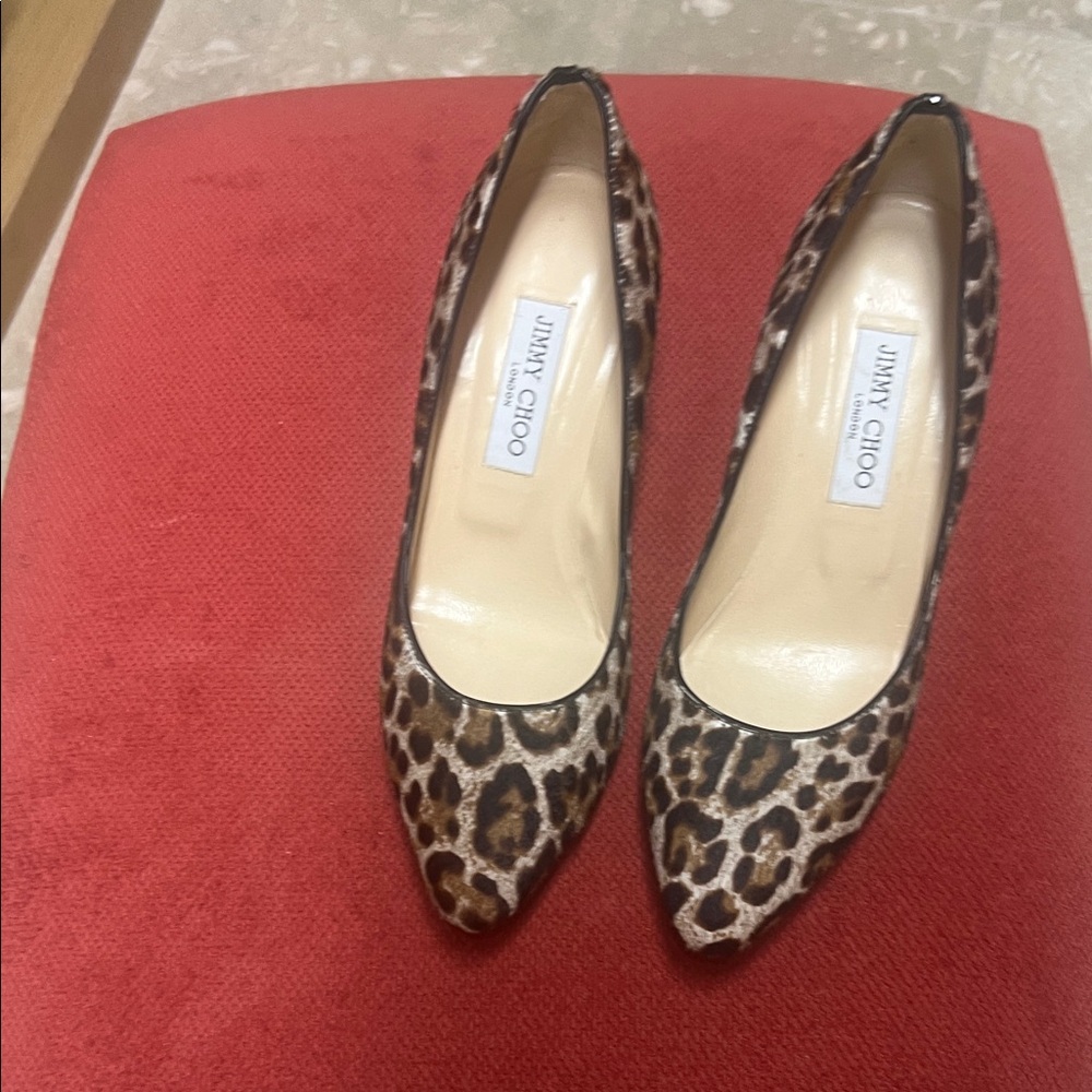 Leopard calf hair Heels with black trim
Black patent heel